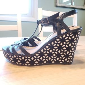 Black and white printed wedges